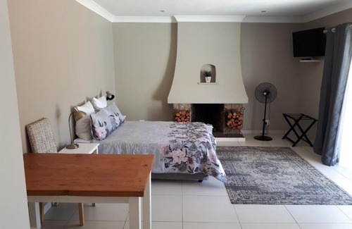 Milnerton Apartment | Self-Catering Holiday/work Accommodation