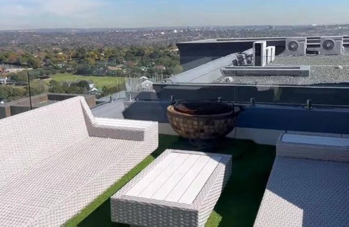 Greater Johannesburg Metropolitan Area Apartment | Serviced apartment ∙ 5 guests