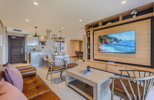 Umhlanga Ridge Apartment | Sleek Umhlanga 3BR, Ocean Views, Nearby Gateway