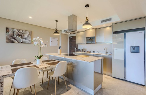Umhlanga Ridge Apartment | Sleek Umhlanga 3BR, Ocean Views, Nearby Gateway