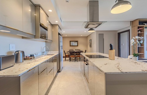 Umhlanga Ridge Apartment | Sleek Umhlanga 3BR, Ocean Views, Nearby Gateway