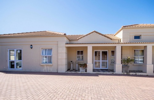 Somerset West Apartment | Somerset Garden Route and Wineland Apartment and Wellness