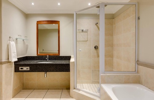 Pollok Beach Hotel | Southern Sun The Marine