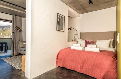 Bo'Kaap Apartment | Spacious 1 Bed Studio in Bo-Kaap with Table Mountain Views