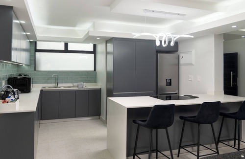 Umhlanga Apartment | Spacious and Modern 3-bedroom apartment with WiFi, AC in awesome uMhlanga