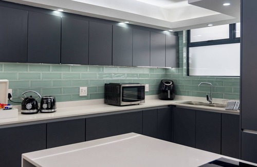 Umhlanga Apartment | Spacious and Modern 3-bedroom apartment with WiFi, AC in awesome uMhlanga