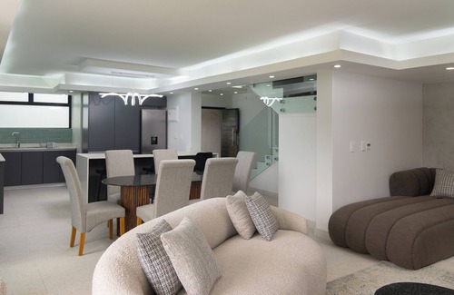Umhlanga Apartment | Spacious and Modern 3-bedroom apartment with WiFi, AC in awesome uMhlanga