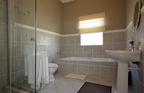 Somerset West Apartment | spacious, gemuetl. self-catering apartment with pool, a few minutes from the beach