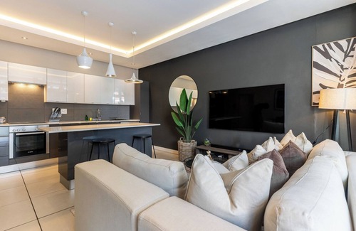 Green Point Apartment | Spacious Green Point Escape