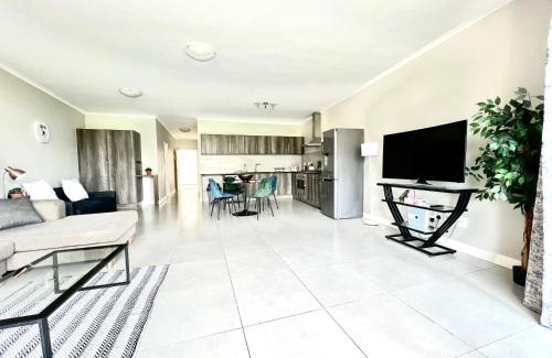 Century City Apartment | Spacious Modern 1 bedroom apartment near Canal Walk