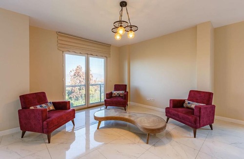 Masukiye Villa | Spacious Villa with Private Pool and Garden in Kartepe