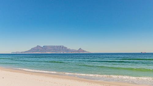 Bloubergstrand Apartment | Spectacular Beachfront Apartment 3 Bedroom C101 Sea Spray