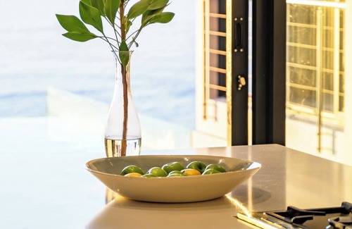 Camps Bay Villa | Spectacular Holiday Villa w Private Pool and Gym Prima Views