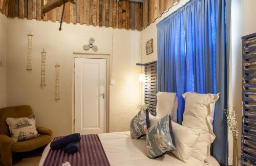 Strand Apartment | Strand Family studio en-suite 6 sleeper Kitchenette Helderberg CT