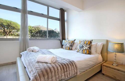 Mouille Point Apartment | Studio 18 on the Golden Mile next to V&A Waterfront