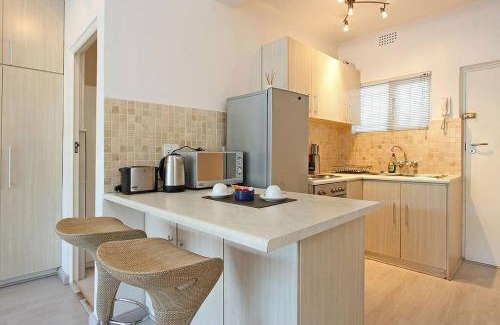 Mouille Point Apartment | Studio 18 on the Golden Mile next to V&A Waterfront