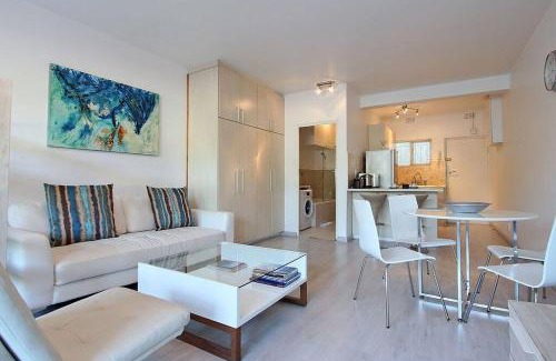 Mouille Point Apartment | Studio 18 on the Golden Mile next to V&A Waterfront