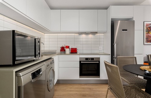 Bo'Kaap Apartment | Studio with Mountain Views and Artistic Flair