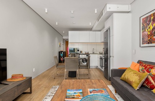 Bo'Kaap Apartment | Studio with Mountain Views and Artistic Flair