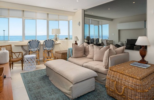 Sea Point Apartment | Stunning 2 Bedroom Apartment Overlooking The Famous Beach Promenade!
