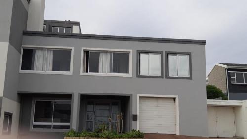 Melkbosstrand Apartment | Stunning apartment with ocean views and Table Mountain