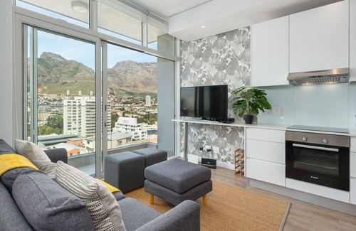 Cape Town City Centre Apartment | Stunning Studio | Incredible Views | Central