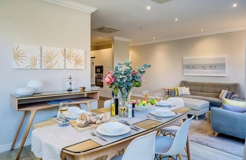 Camps Bay Apartment | Stylish 2 Bedroom Apartment in Camps Bay ASilvertide