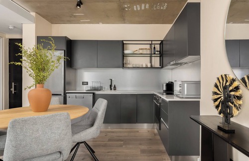 Cape Town City Centre Apartment | Stylish Light and Bright Apartment | De Waterkant