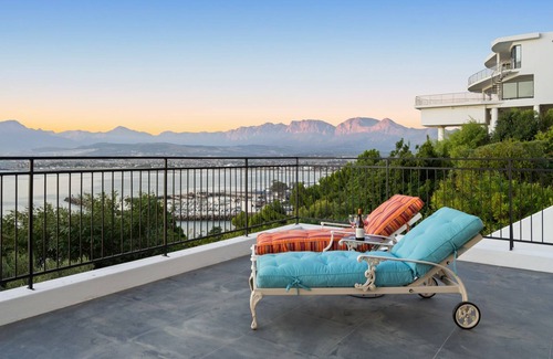 Mountainside Apartment | Suikerbossie 52 - One Bedroom Apartment, Sleeps 2