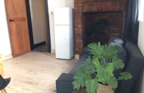 Cape Town Apartment | Sunlit 1 bedroom apartment near Old Biscuit Mill in edgy Woodstock Cape Town