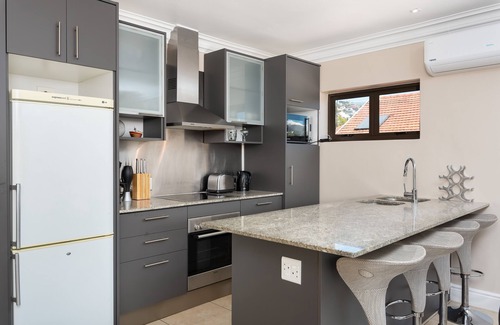 Sea Point Apartment | Sunny Sea Point Apartment with Private Balcony