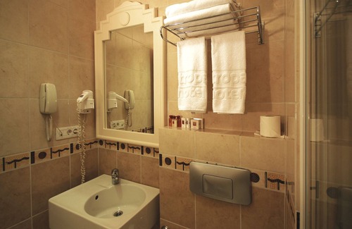 Gumussuyu Mahallesi Hotel | Taksim Metropark Hotel
