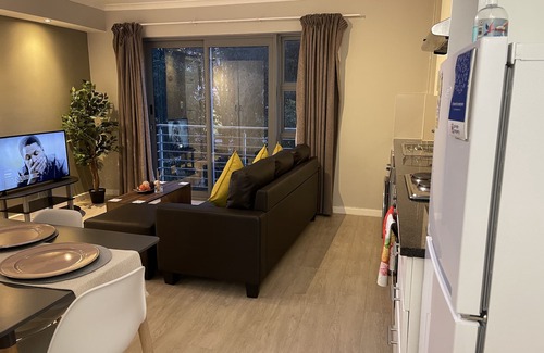 Claremont Apartment | Tana’s Crib Modern Secure 1 bed apartment