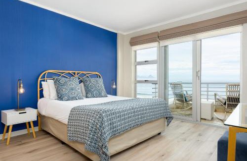 Bloubergstrand Apartment | The Bay 804