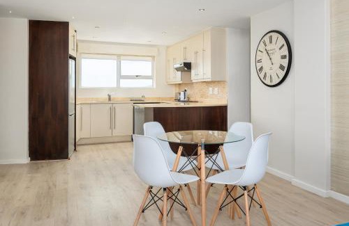 Bloubergstrand Apartment | The Bay 804