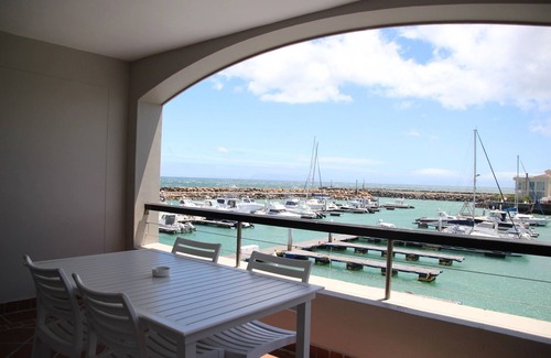 Harbour Island Apartment | The Boardwalk holiday apartment #2 amazing views of the marina from your balcony