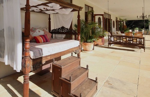 Constantia Villa | The Constantia nestles among vineyards with spectacular mountain views.