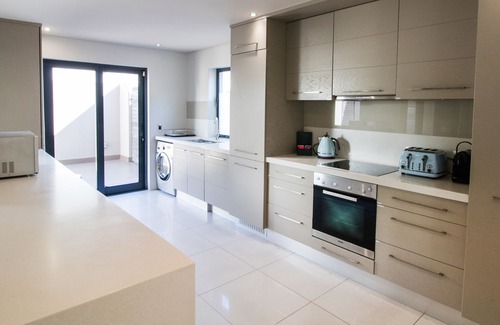 Hermanus City-Centre Bed & Breakfast | The Gallery Studios