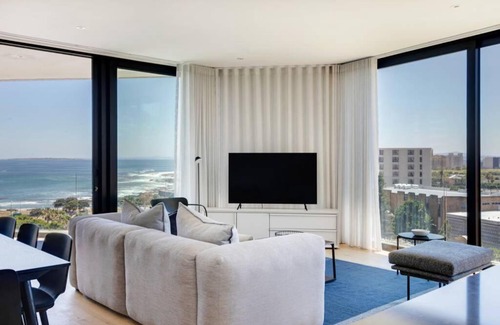 Three Anchor Bay Apartment | The Glengariff 603