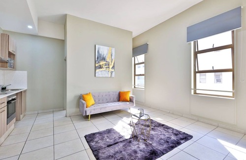 Greater Johannesburg Metropolitan Area Apartment | The Golden Getaway one Bed Apt. with Wifi