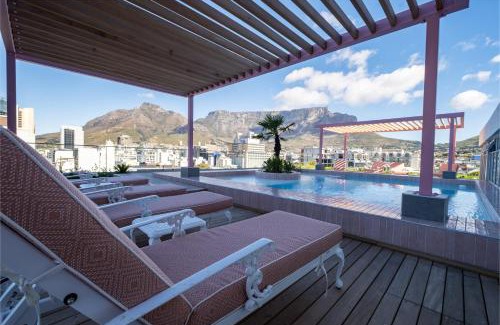 Bo'Kaap Apartment | The Rose 105: Studio Apartment with Rooftop Pool