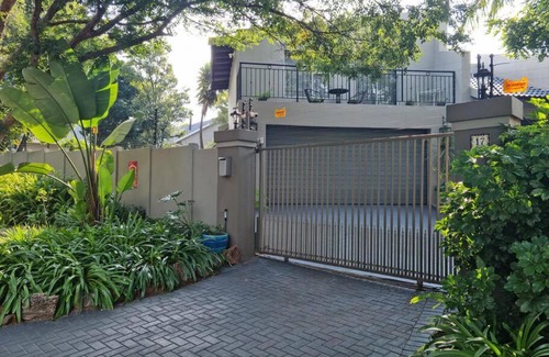 Greater Johannesburg Metropolitan Area Apartment | The Suite Fourways