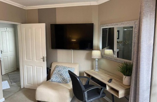 Greater Johannesburg Metropolitan Area Apartment | The Suite Fourways