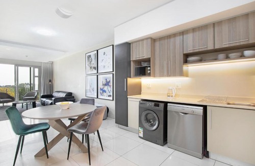 Greater Johannesburg Metropolitan Area Apartment | The Tyrwhitt Rosebank