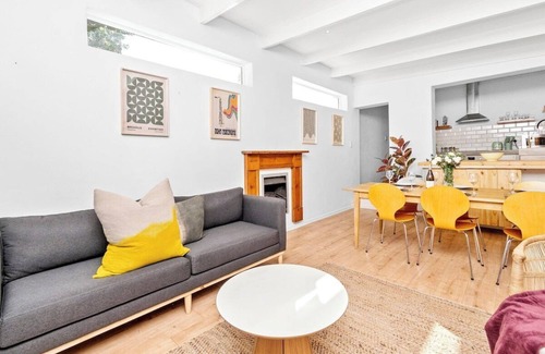 Newlands House | Three bedroom House in Newlands