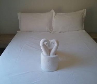 Bela-Bela Hostel | Thuto Centre Conferencing & Bush Lodge