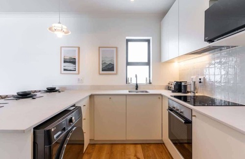 Cape Town Apartment | Topaz Views - Luxury Apt in Sea Point with views