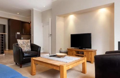 George House | Trafford Cottage on Kingswood Golf Estate
