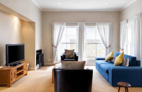 George House | Trafford Cottage on Kingswood Golf Estate