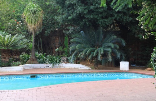 Greater Johannesburg Metropolitan Area Condo | Tranquil condo with pool & braai area in vibrant Randburg